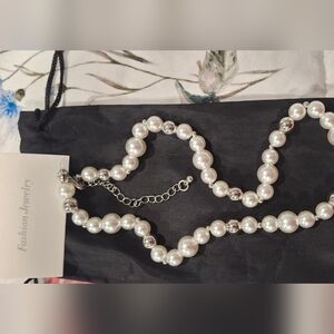 Fashion Jewelry White and Silver Pearl Necklace